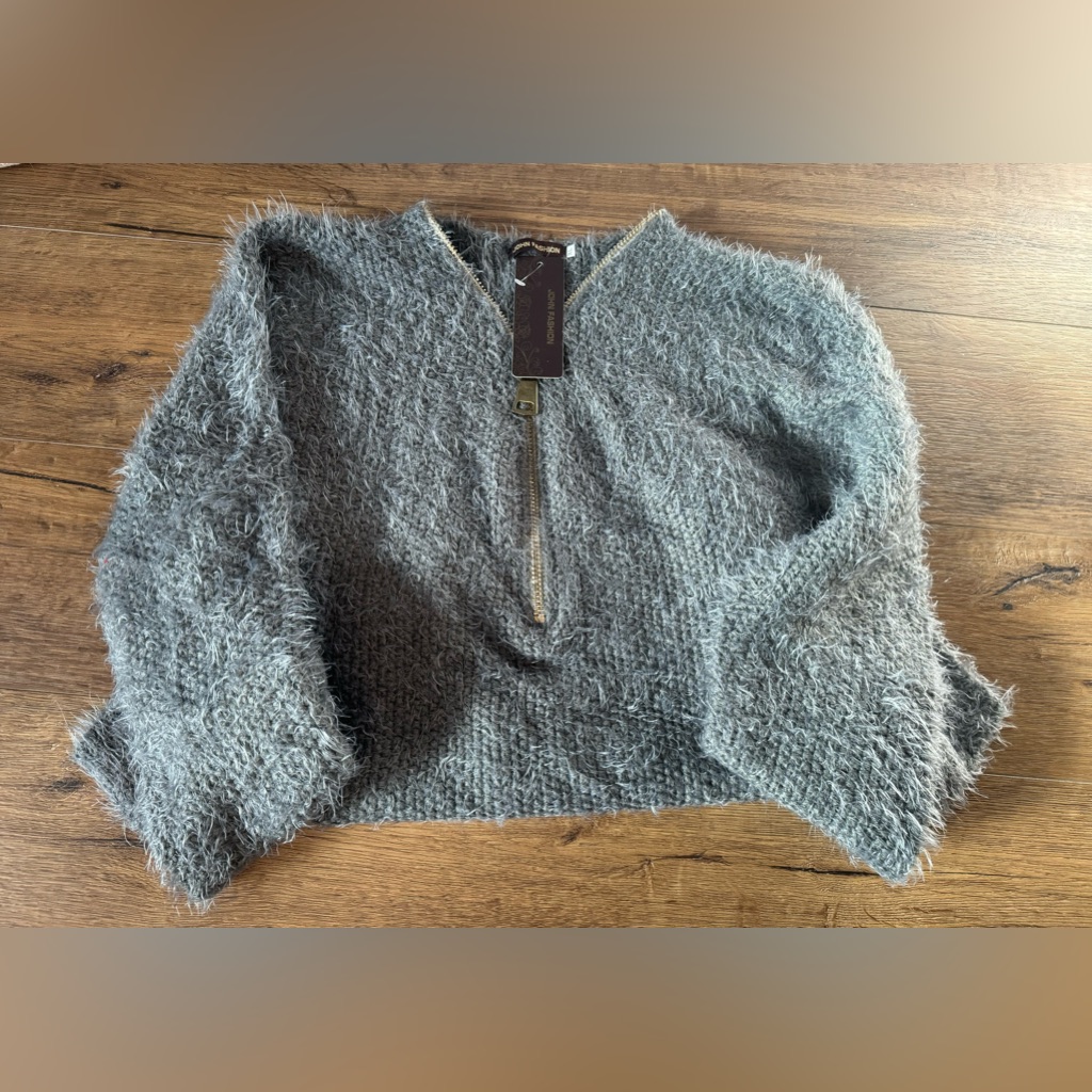 Brand New Womens Gray Fuzzy Long Sleeve SweaterJohn Fashion Brand Brand New Womens Gray Fuzzy Long Sleeve SweaterJohn Fashion Brand
